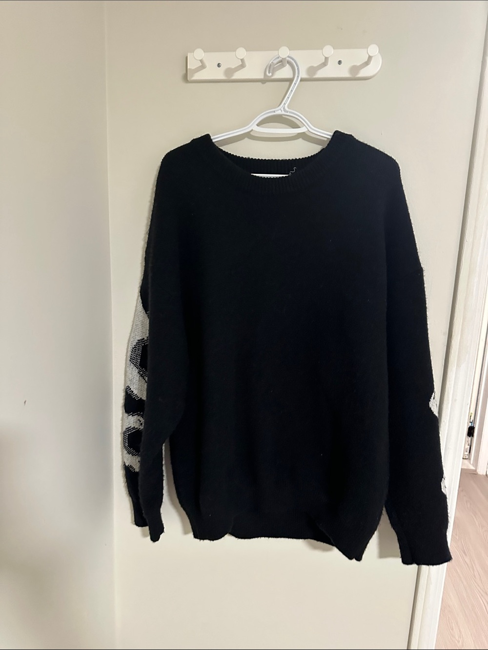 Aelfric Eden Black Crewneck Sweater with Contrast Sleeves